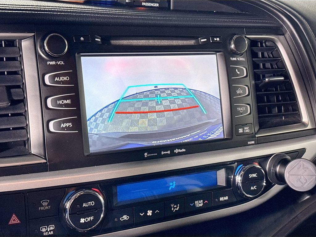 Used 2019 Toyota Highlander SE AWD/4WD image 15