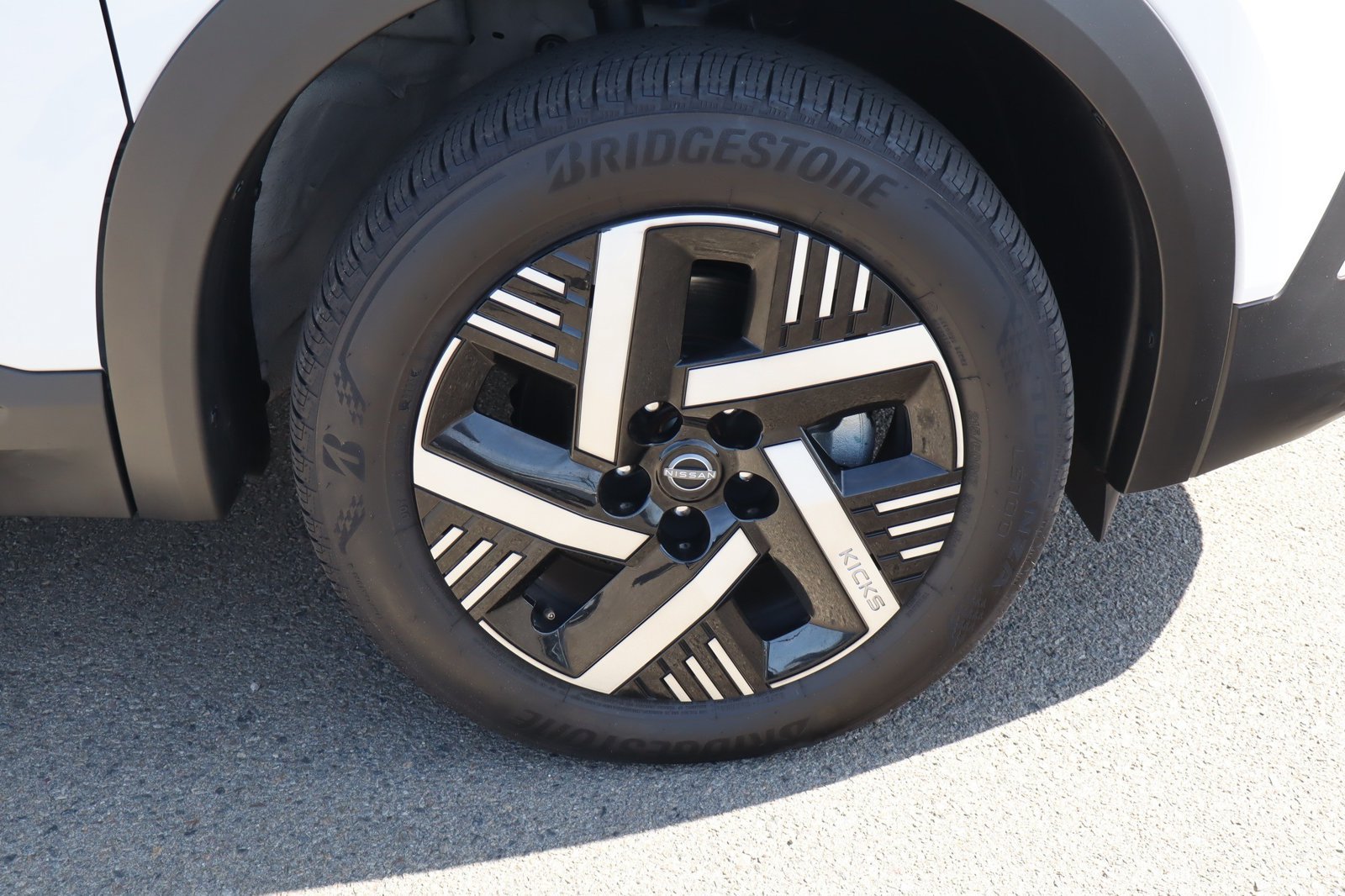 Used 2025 Nissan Kicks SV FWD image 10