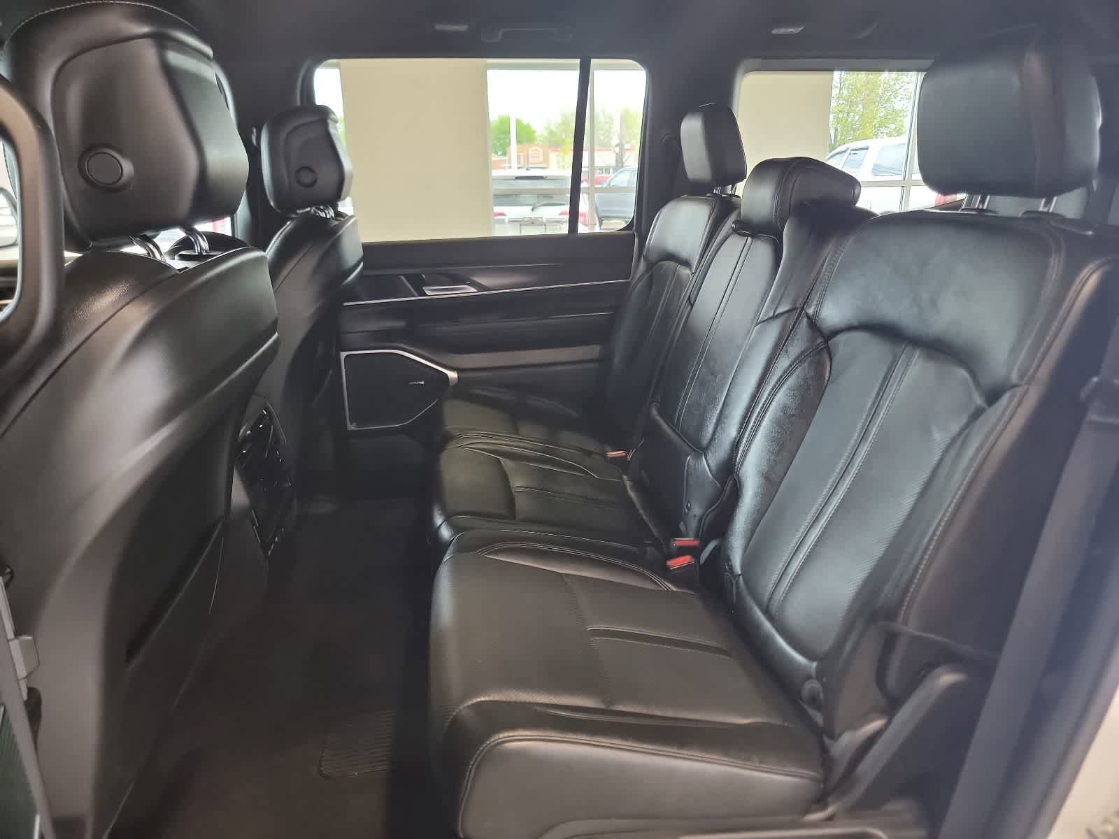 Used 2023 Jeep Wagoneer Series II AWD/4WD image 33