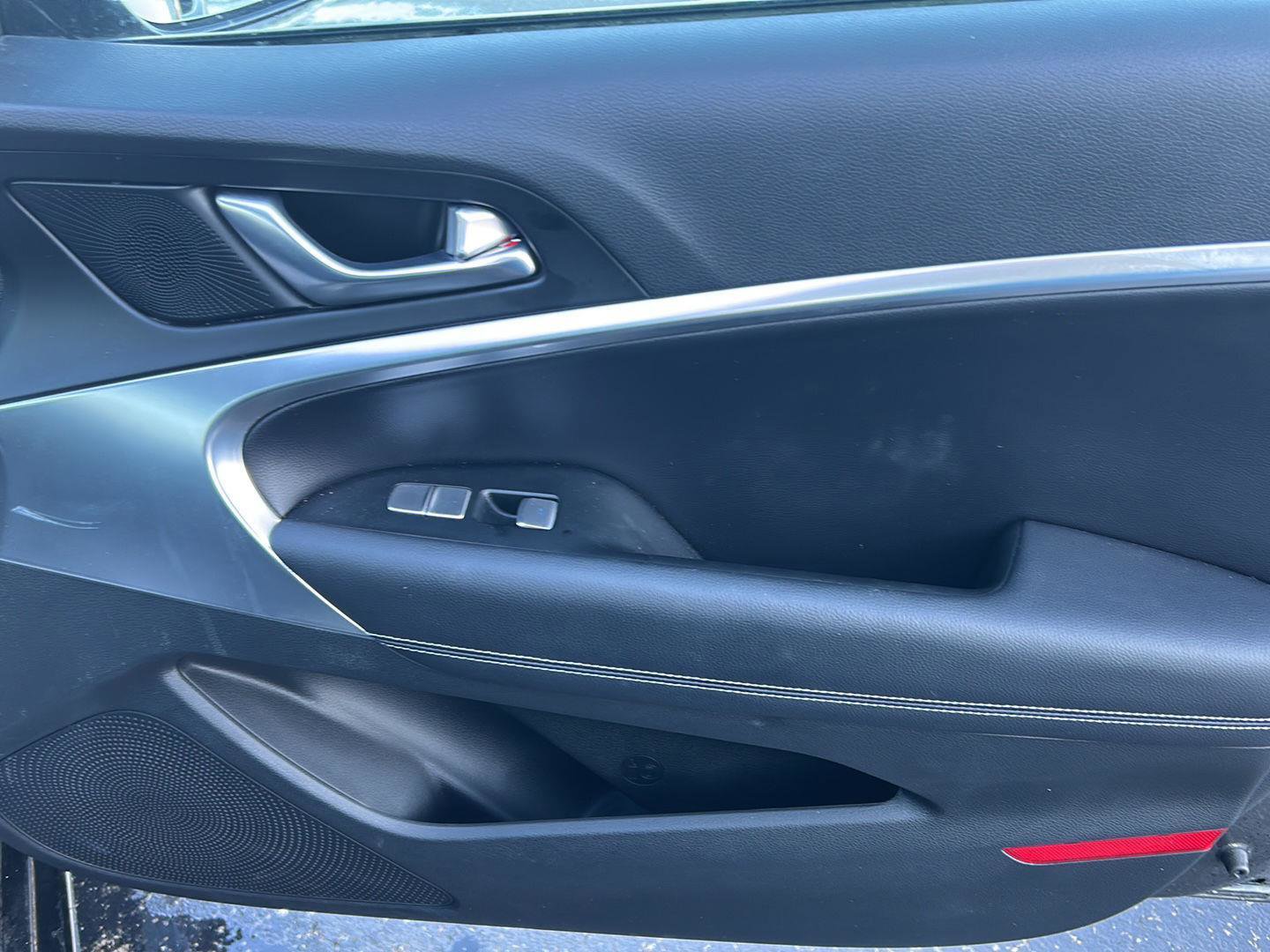 Used 2025 Genesis G70 2.5T image 18