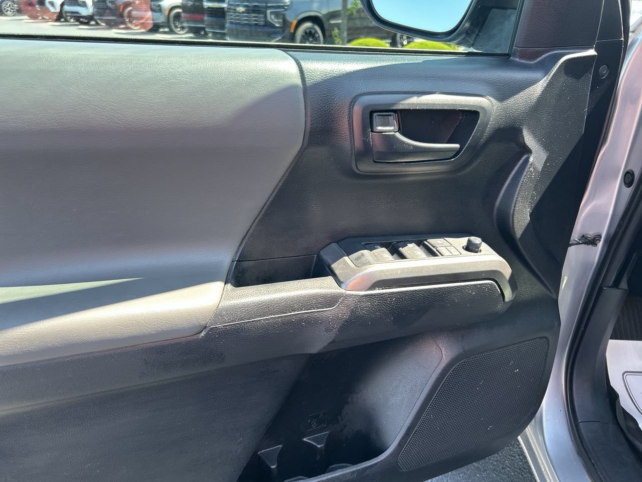 Used 2019 Toyota Tacoma SR5 AWD/4WD image 21
