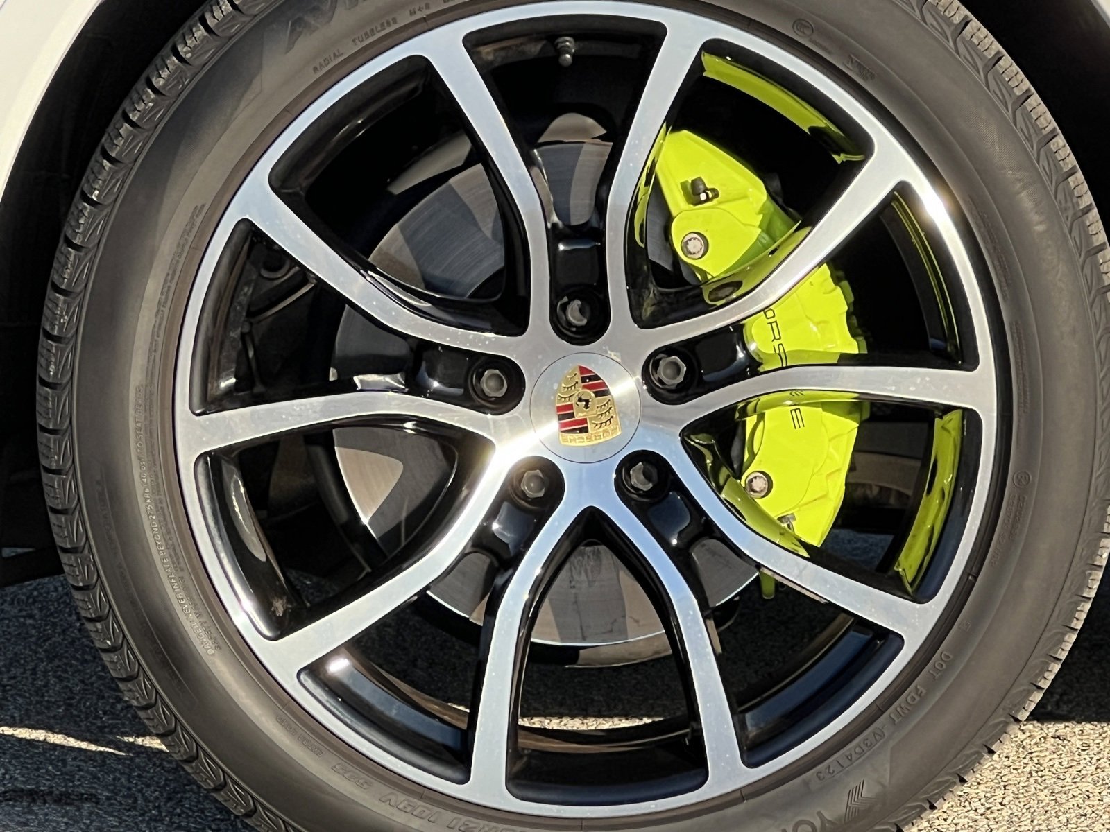 Certified 2022 Porsche Cayenne Platinum Edition image 13