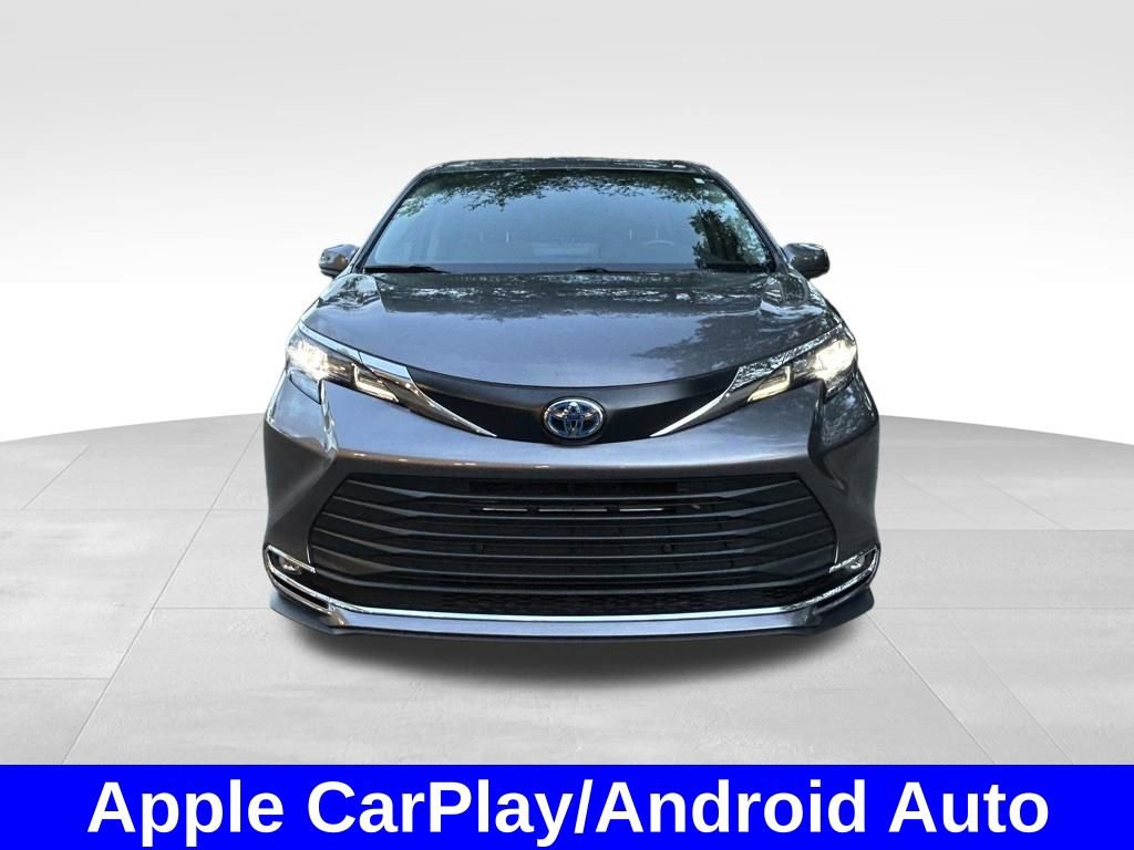 Used 2024 Toyota Sienna XLE image 9