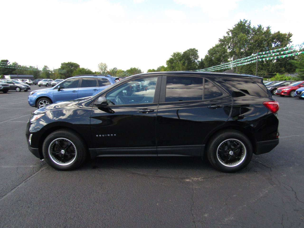 Used 2020 Chevrolet Equinox LS w/ LS Convenience Package FWD image 4