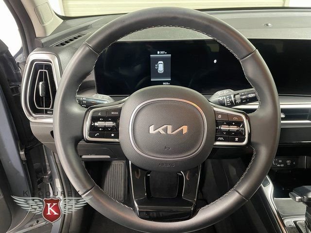 Used 2025 Kia Sorento S image 15