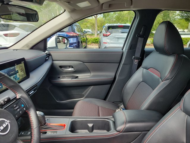 Used 2025 Nissan Kicks SR FWD image 18