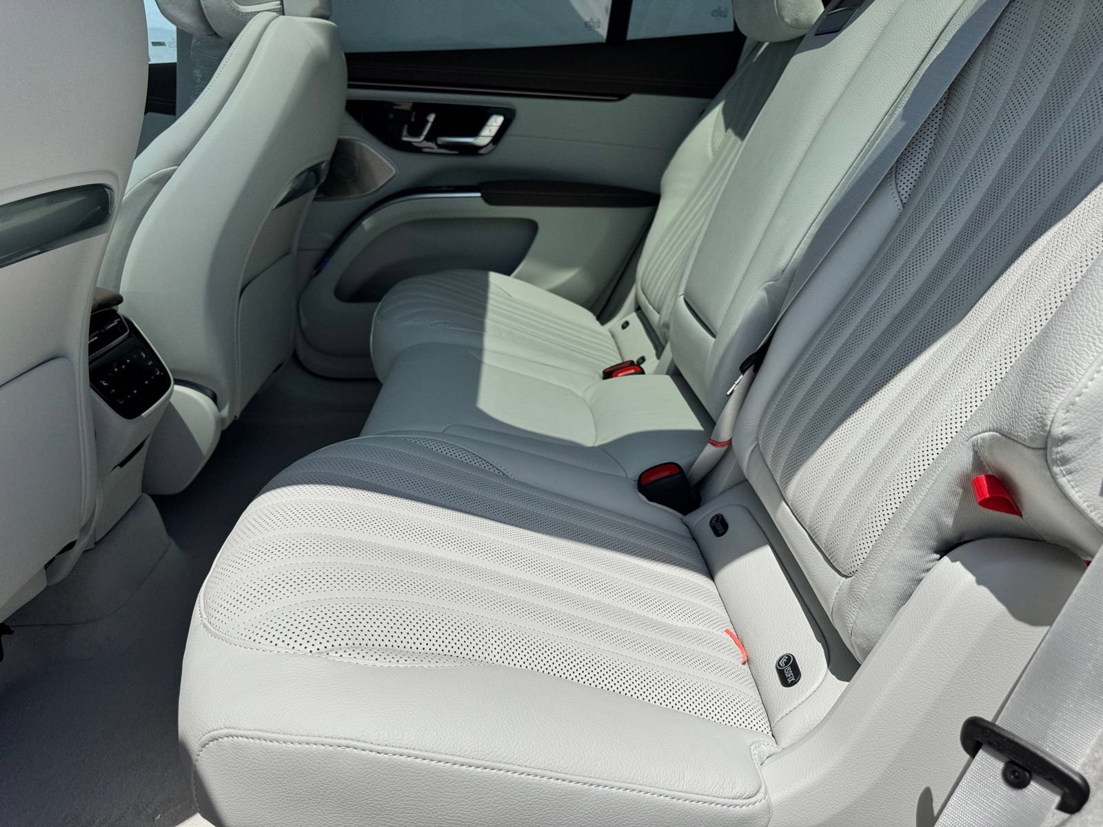 New 2026 Mercedes-Benz EQS 400 4MATIC SUV image 34