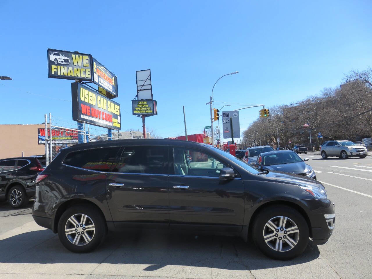 Used 2017 Chevrolet Traverse LT image 9