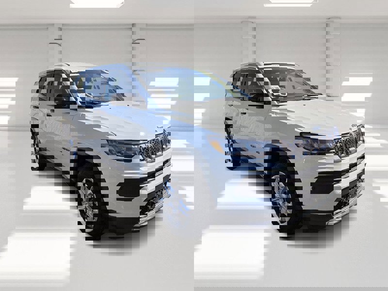 Used 2023 Jeep Compass Sport AWD/4WD image 3