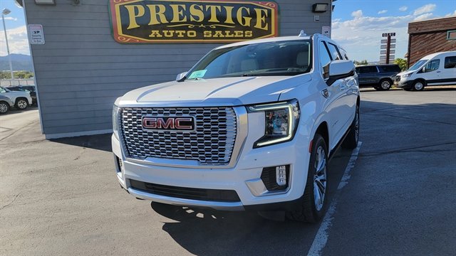 Used 2021 GMC Yukon XL Denali w/ Denali Premium Package image 2
