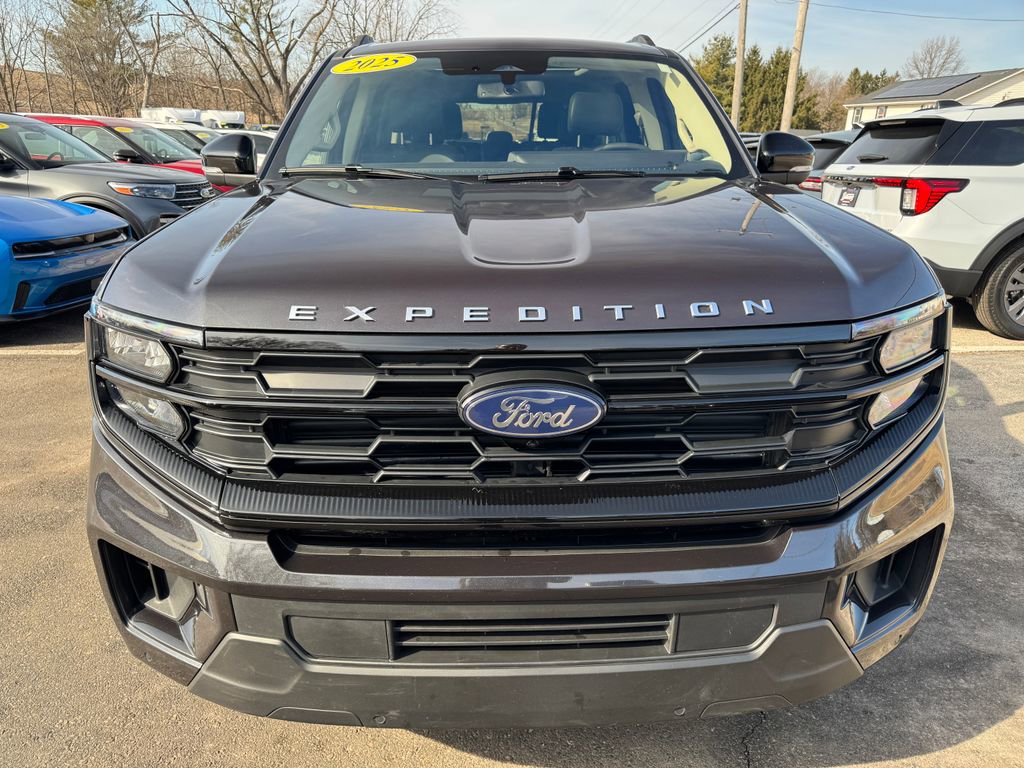 Used 2025 Ford Expedition Active AWD/4WD image 2