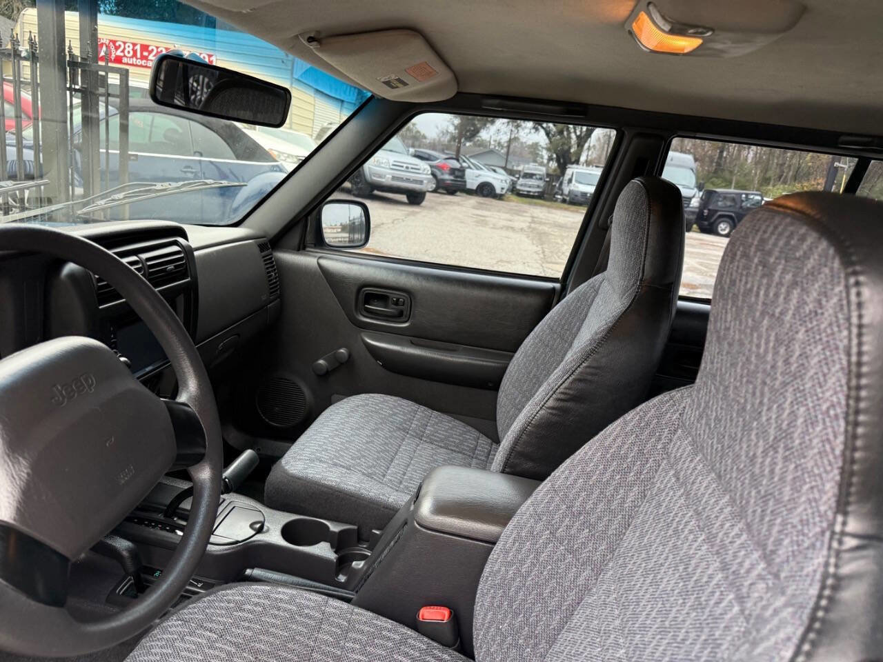 Used 1999 Jeep Cherokee SE image 20