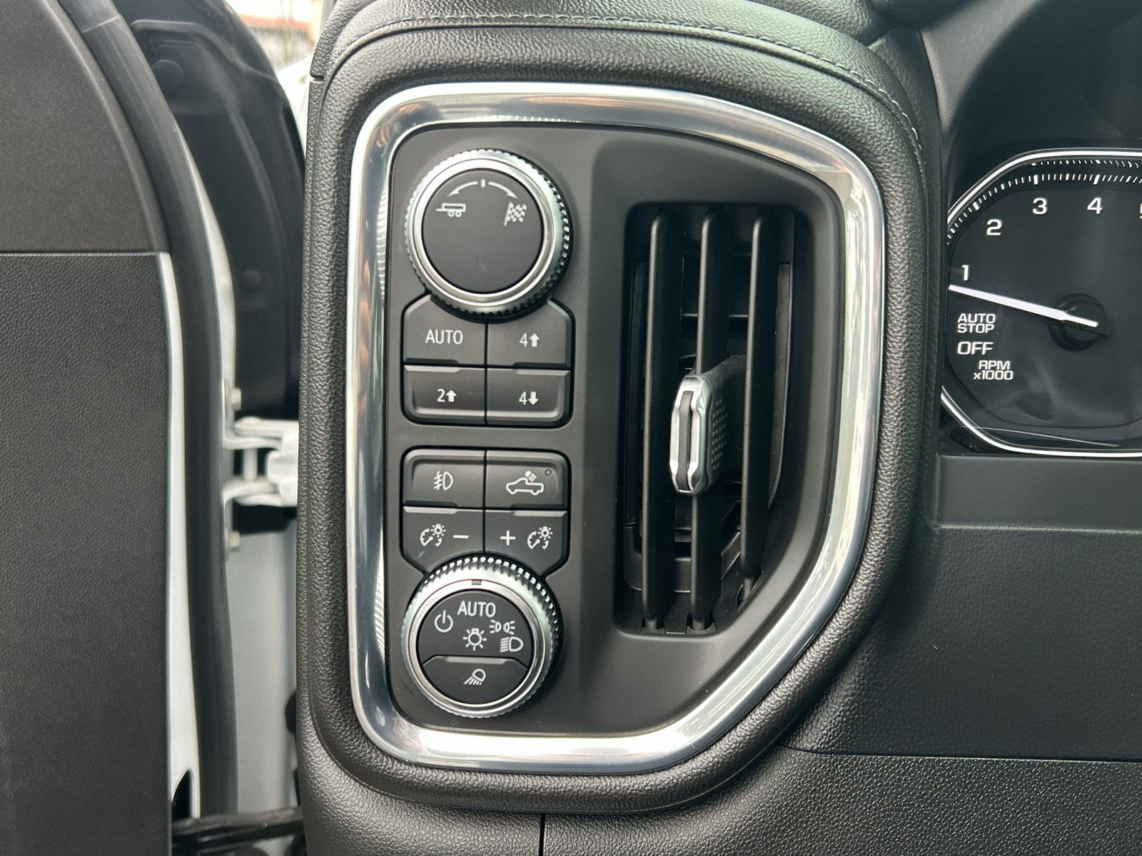 Used 2019 GMC Sierra 1500 SLT w/ SLT Premium Package AWD/4WD image 33