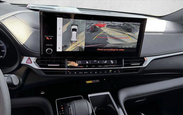 Used 2025 Toyota Sienna Platinum image 14