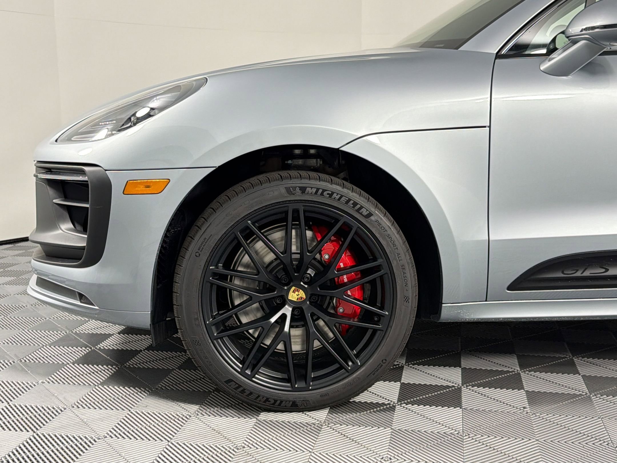New 2026 Porsche Macan GTS AWD/4WD image 7