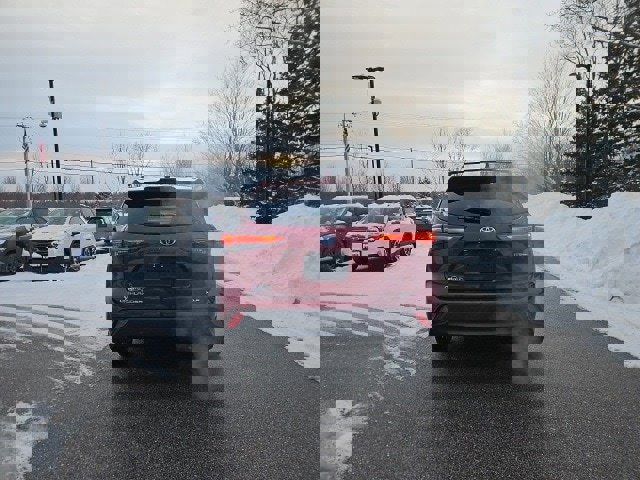 Used 2023 Toyota Highlander XLE image 4