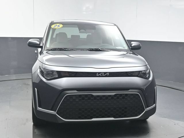 Used 2025 Kia Soul LX FWD image 3