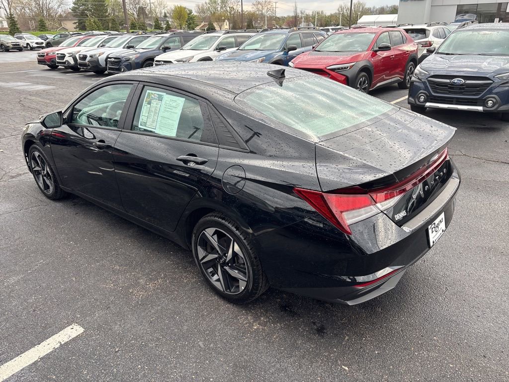 Used 2023 Hyundai Elantra SEL w/ Convenience Package FWD image 5