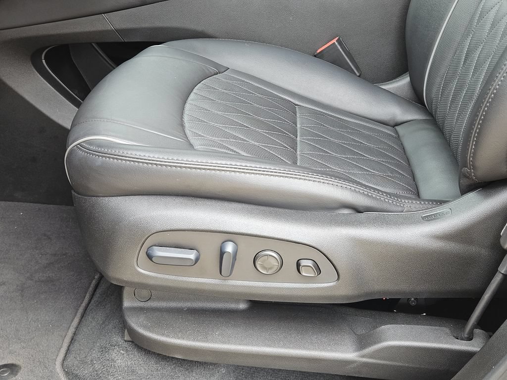 Used 2024 Buick Enclave Avenir w/ Avenir Technology Package AWD/4WD image 24
