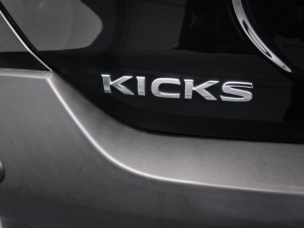 Used 2020 Nissan Kicks S image 34