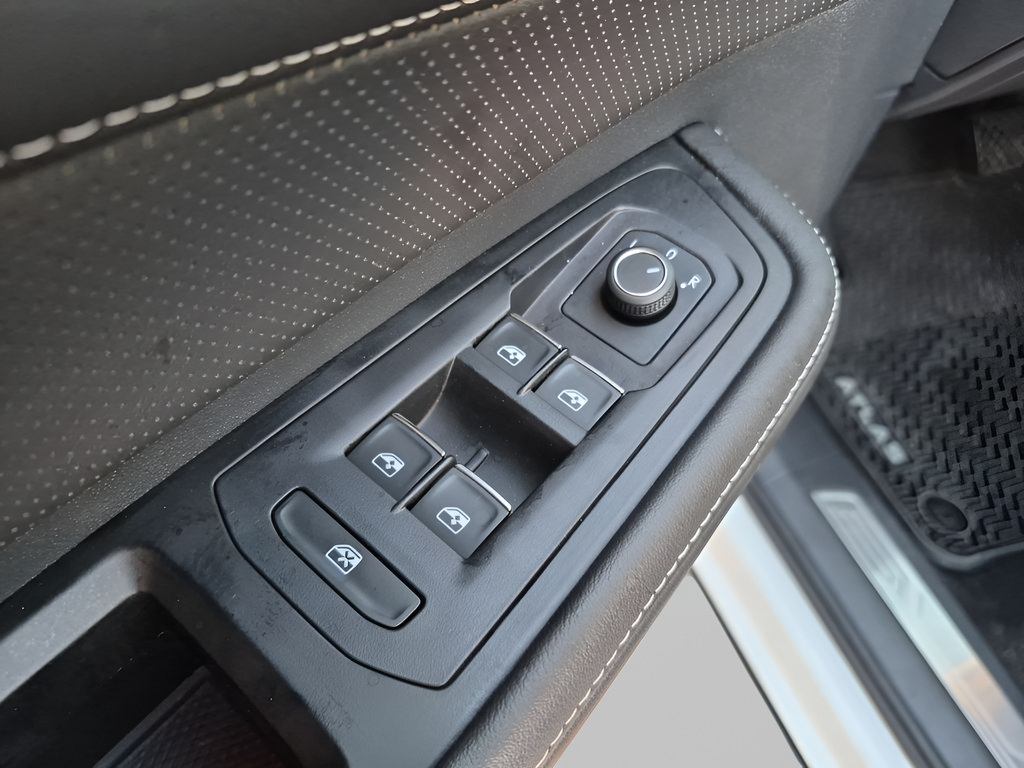 Used 2024 Volkswagen Atlas SE FWD image 20