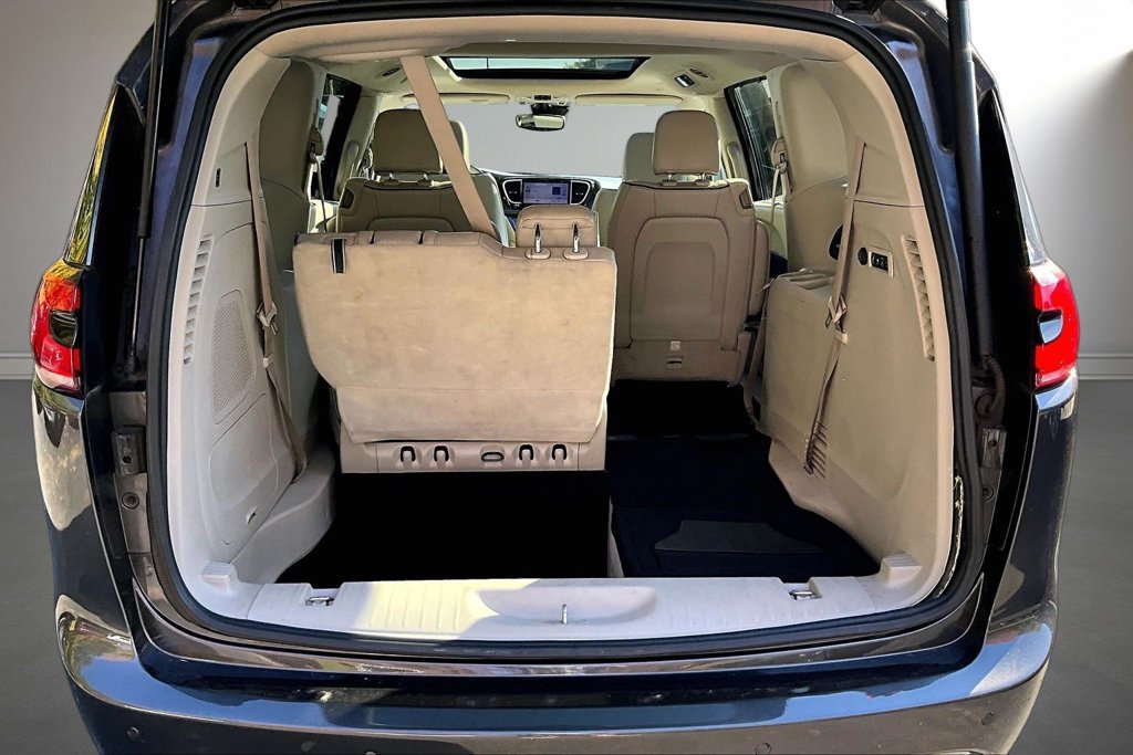 Used 2021 Chrysler Pacifica Limited w/ Premium & Safety Sphere Group AWD/4WD image 7