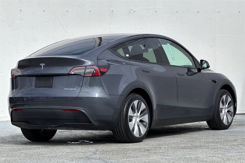 Used 2023 Tesla Model Y Long Range image 4