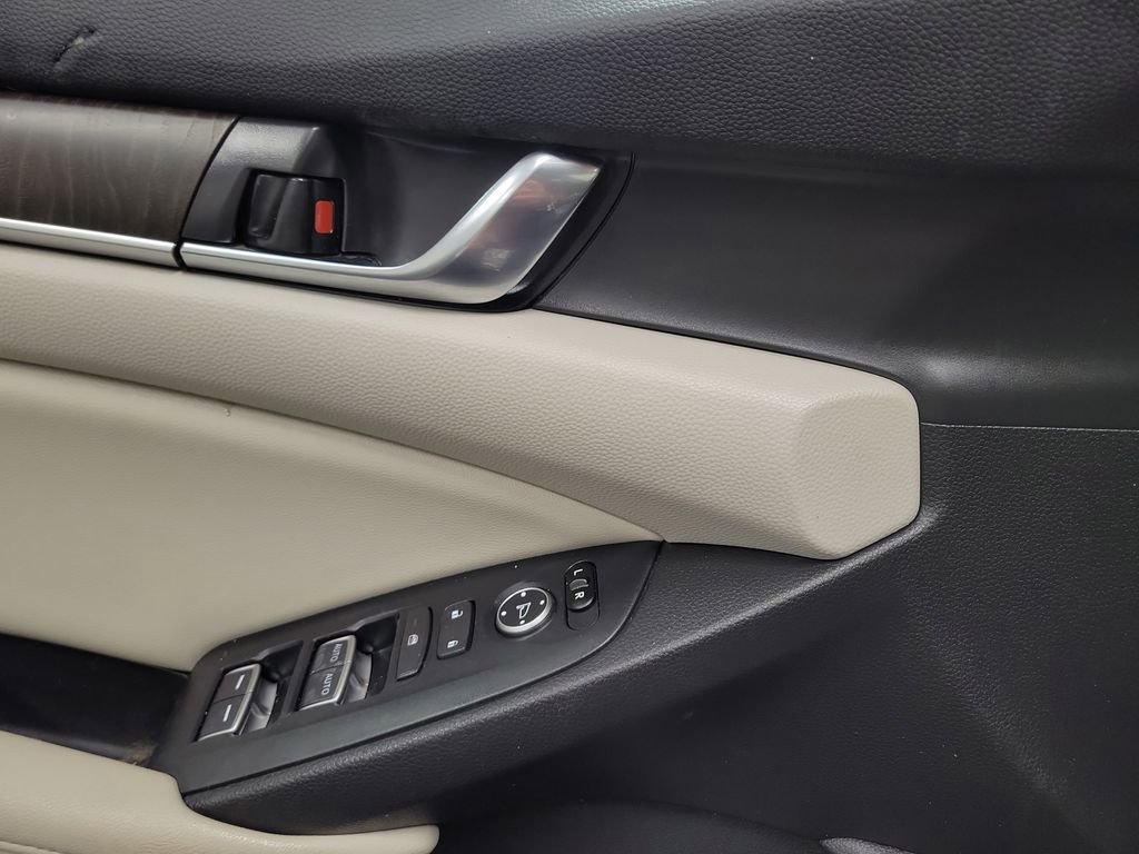 Used 2019 Honda Accord EX image 21