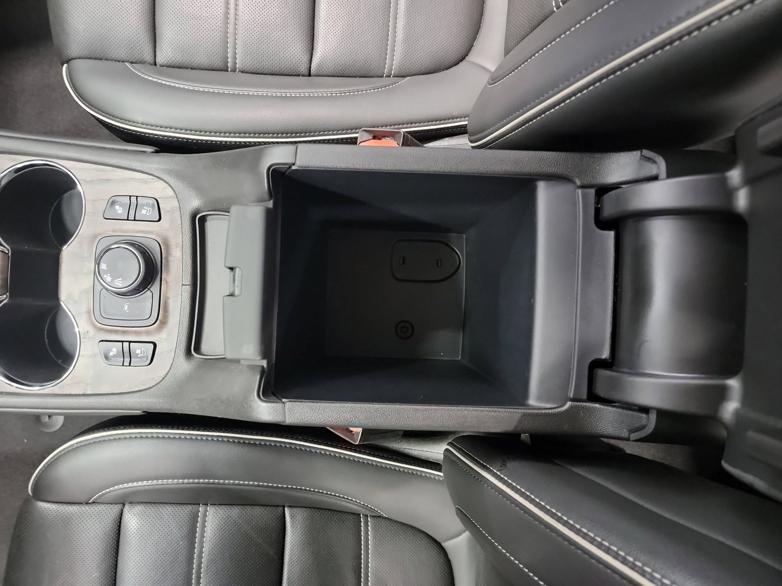 Used 2023 GMC Acadia Denali image 28