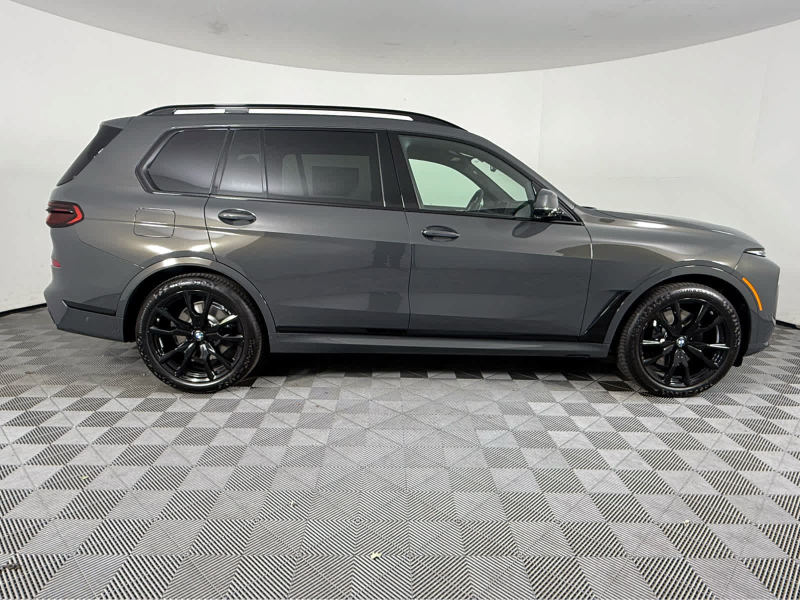 New 2027 BMW X7 xDrive40i w/ M Sport Package AWD/4WD image 2