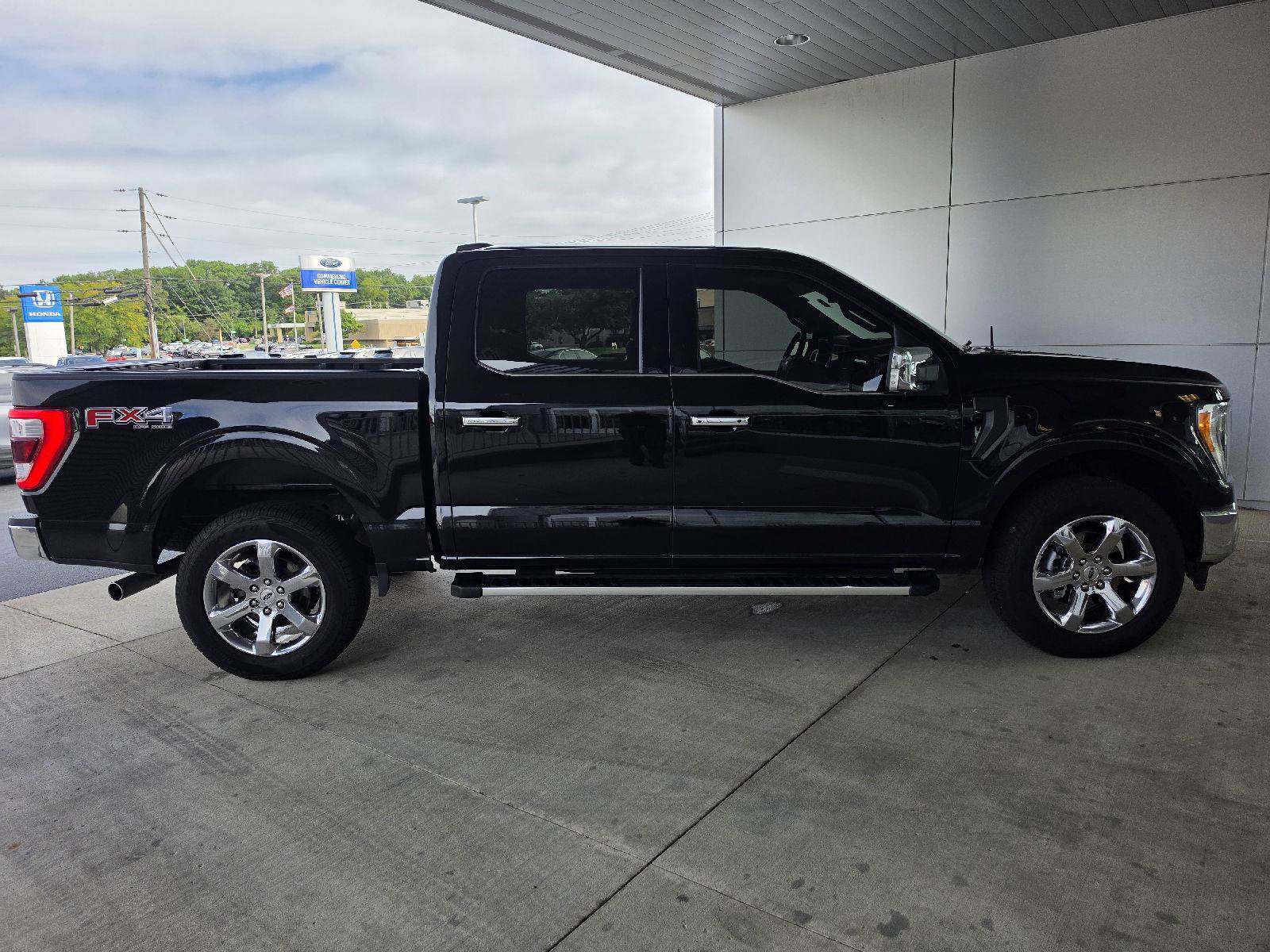 Used 2022 Ford F150 Lariat AWD/4WD image 4