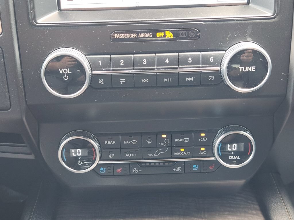Used 2019 Ford Expedition Limited w/ Equipment Group 301A RWD image 18