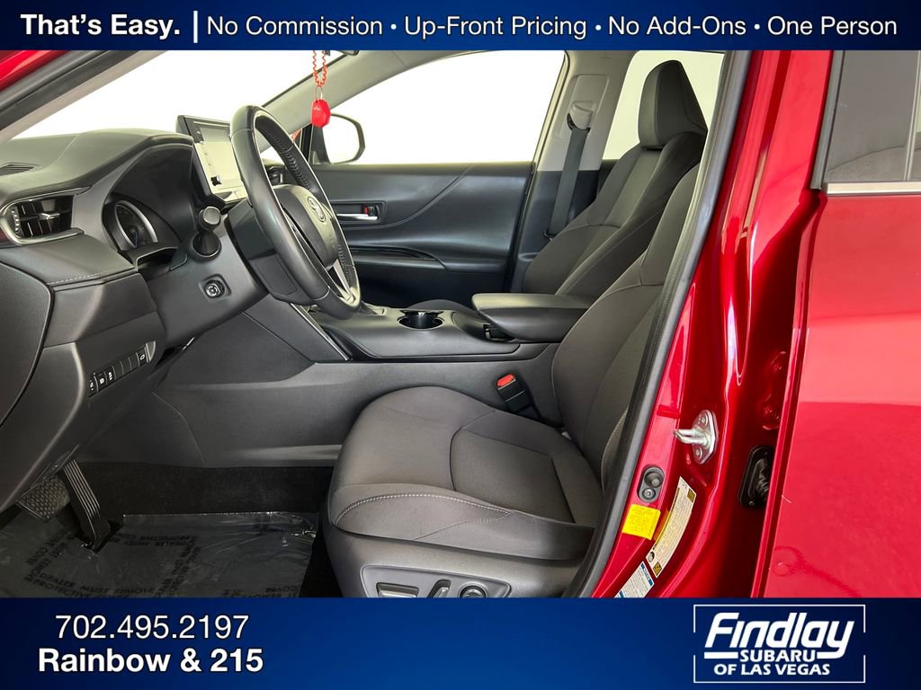 Used 2022 Toyota Venza XLE image 12