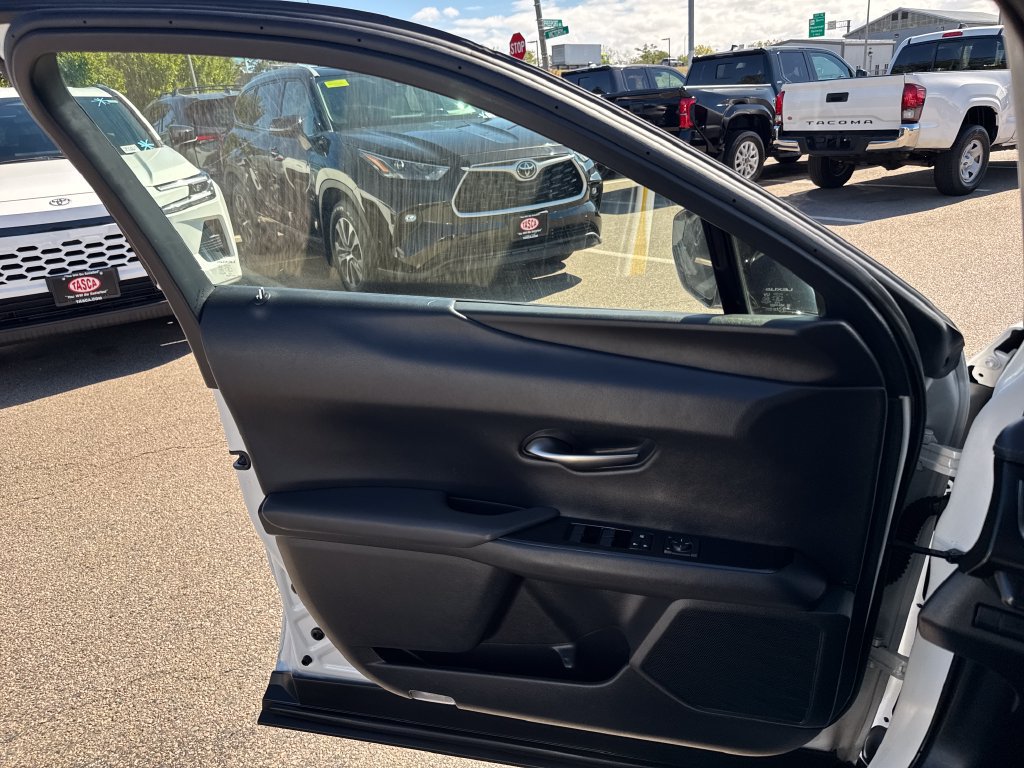 Used 2019 Lexus UX 200 w/ Accessory Package FWD image 33