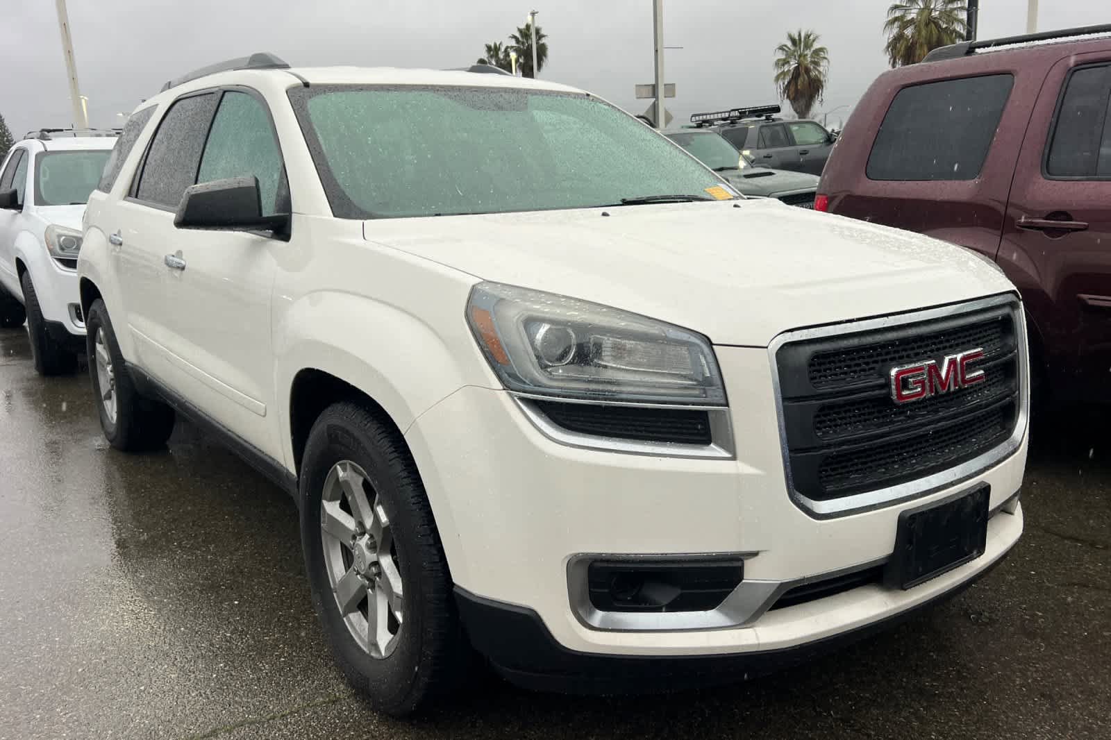 Used 2014 GMC Acadia SLE image 3