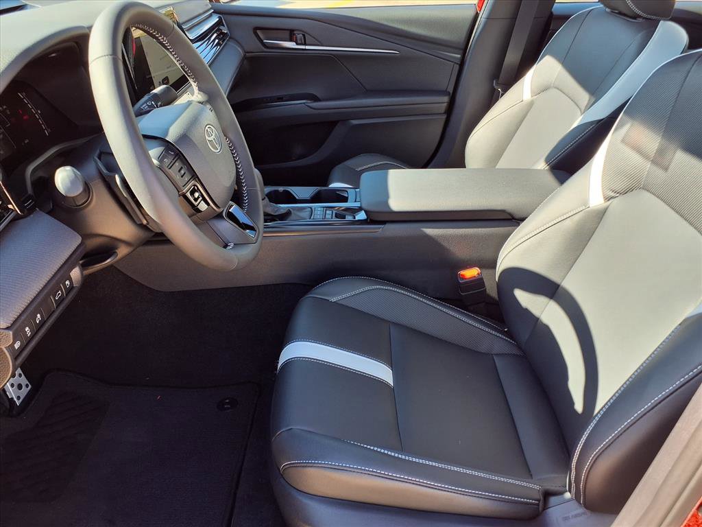 Used 2025 Toyota Camry SE image 15