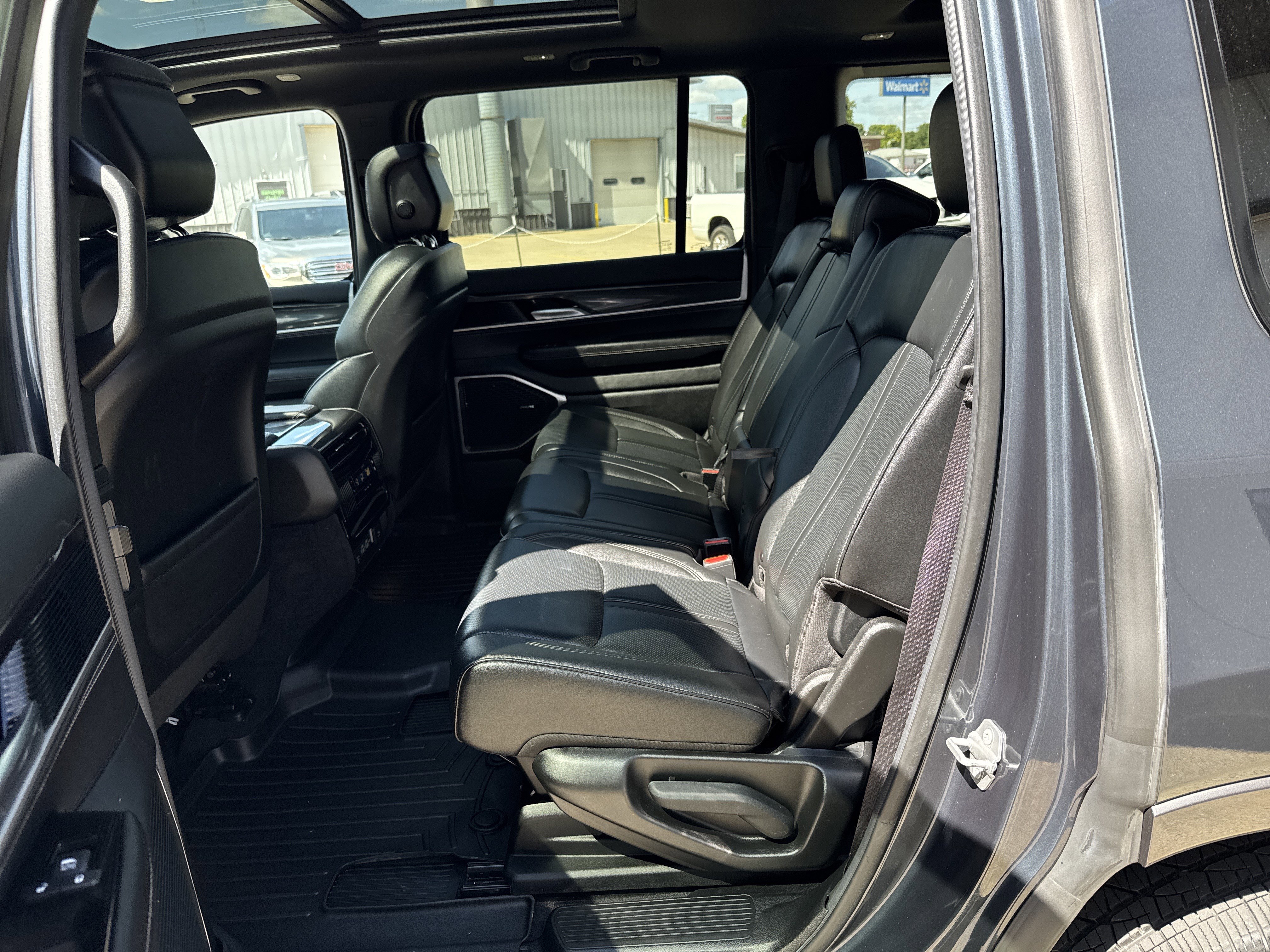 Used 2022 Jeep Wagoneer Series I w/ Premium Group I image 20