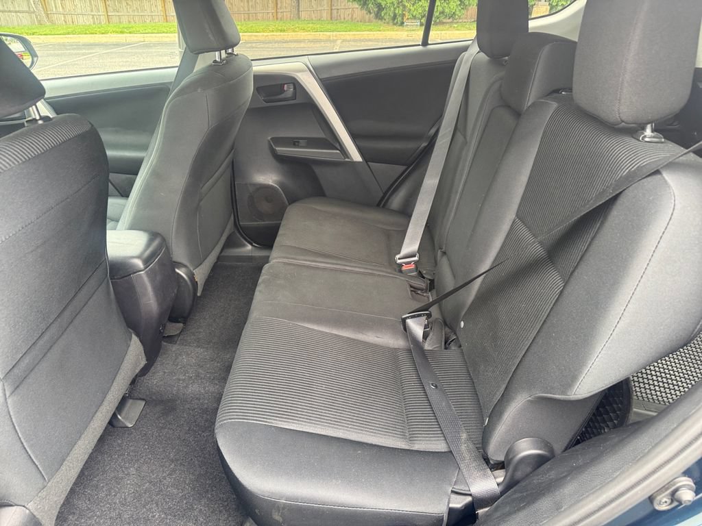 Used 2017 Toyota RAV4 LE AWD/4WD image 18