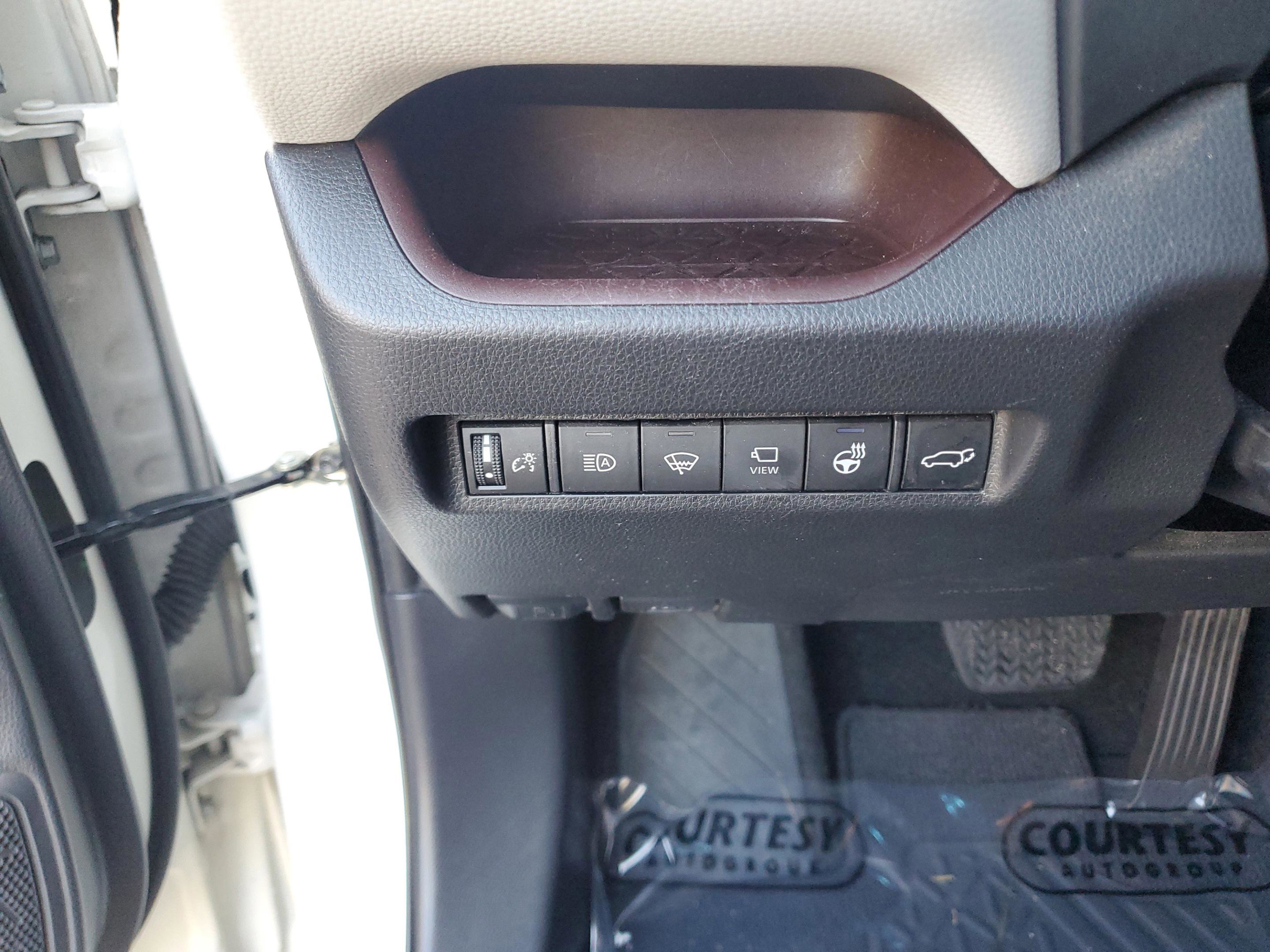 Used 2021 Toyota RAV4 Limited FWD image 8