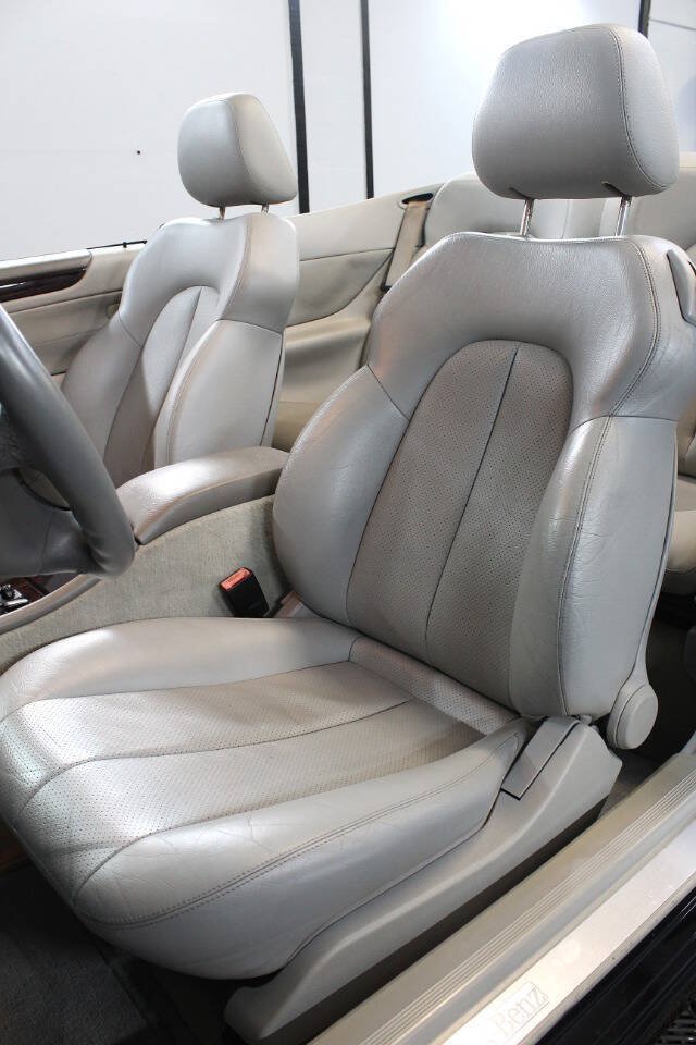 Used 2001 Mercedes-Benz CLK 320 Cabriolet image 11