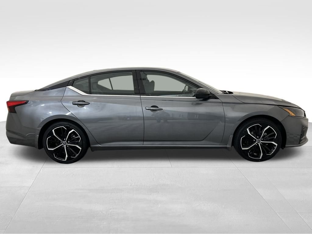 Used 2024 Nissan Altima 2.5 SR image 7