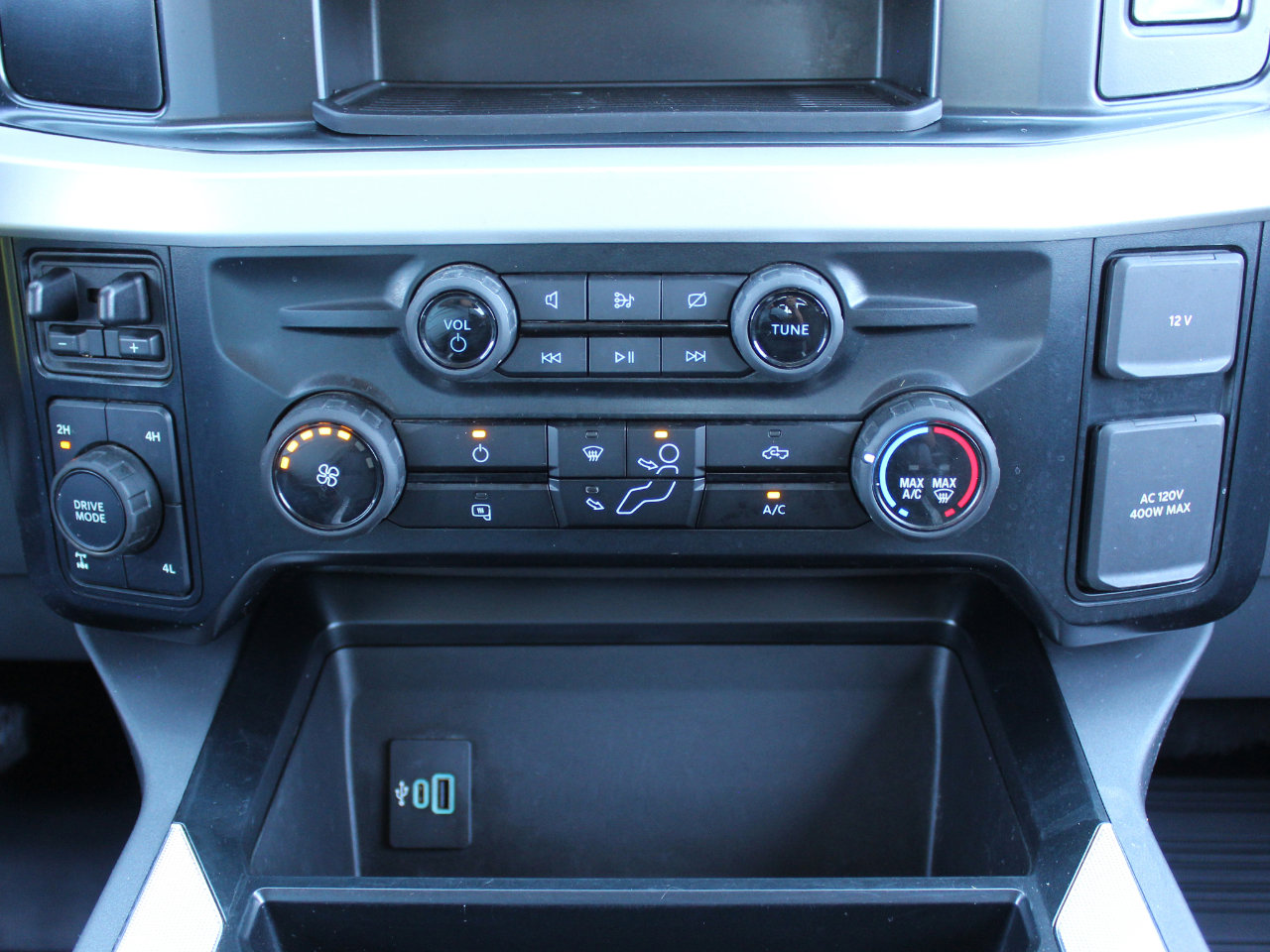 Used 2024 Ford F250 XLT w/ FX4 Off-Road Package image 30