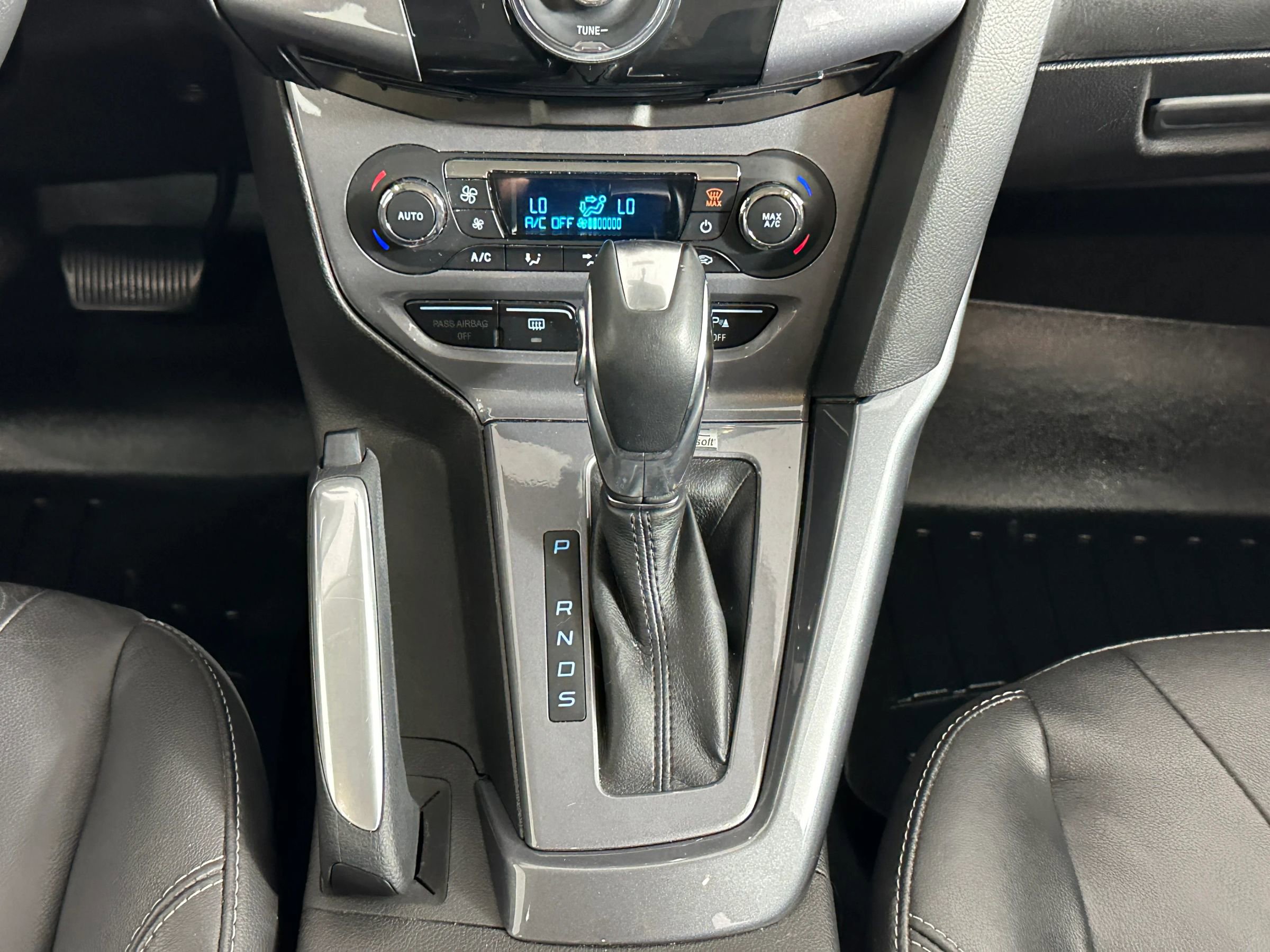 Used 2013 Ford Focus Titanium FWD image 27