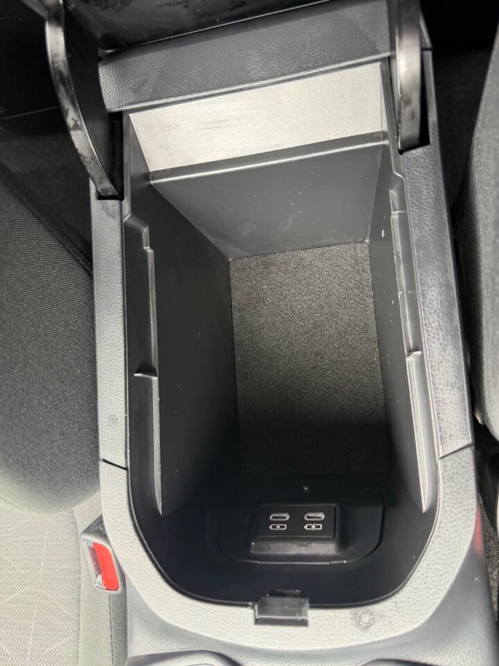 Used 2025 Toyota RAV4 XLE AWD/4WD image 15