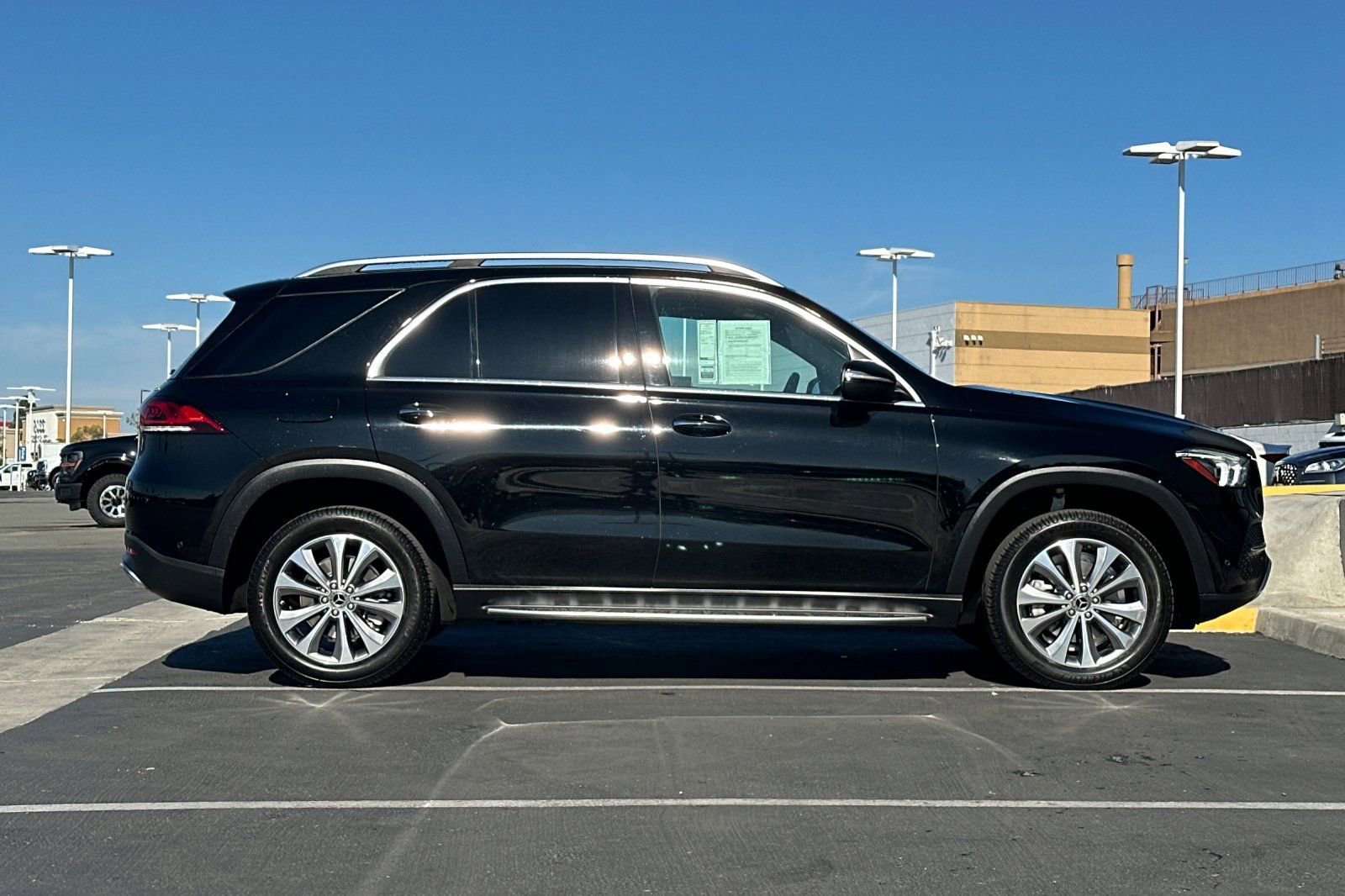 Used 2023 Mercedes-Benz GLE 350 4MATIC image 2