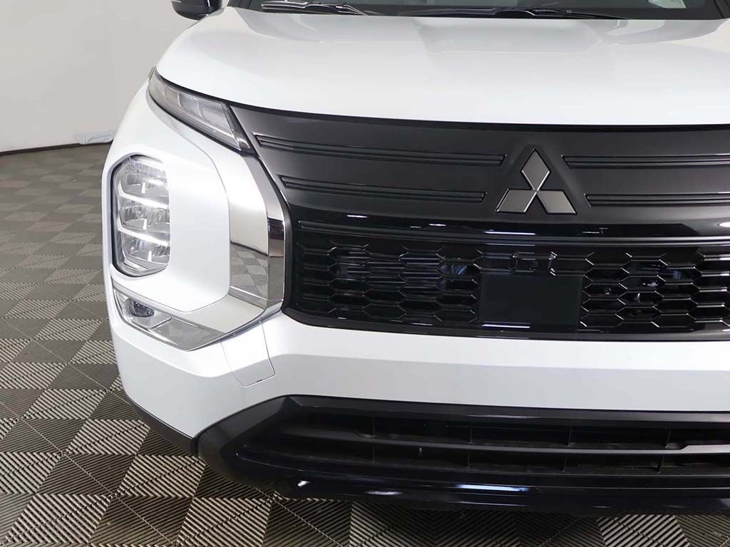New 2026 Mitsubishi Outlander LE FWD image 13