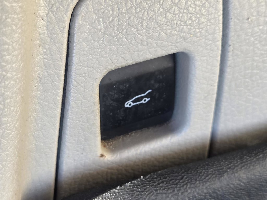 Used 2011 Lincoln MKX 2WD w/ 101A Rapid Spec Order Code image 39