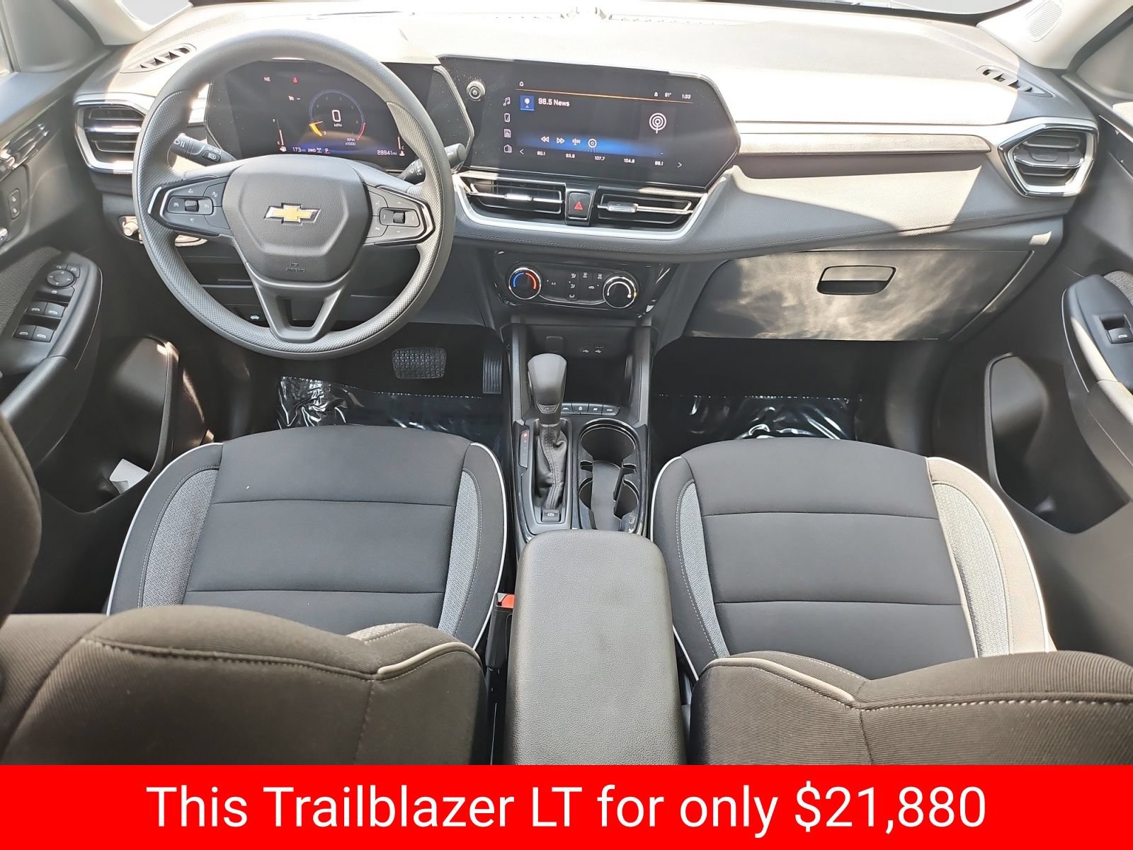 Used 2025 Chevrolet TrailBlazer LT AWD/4WD image 16