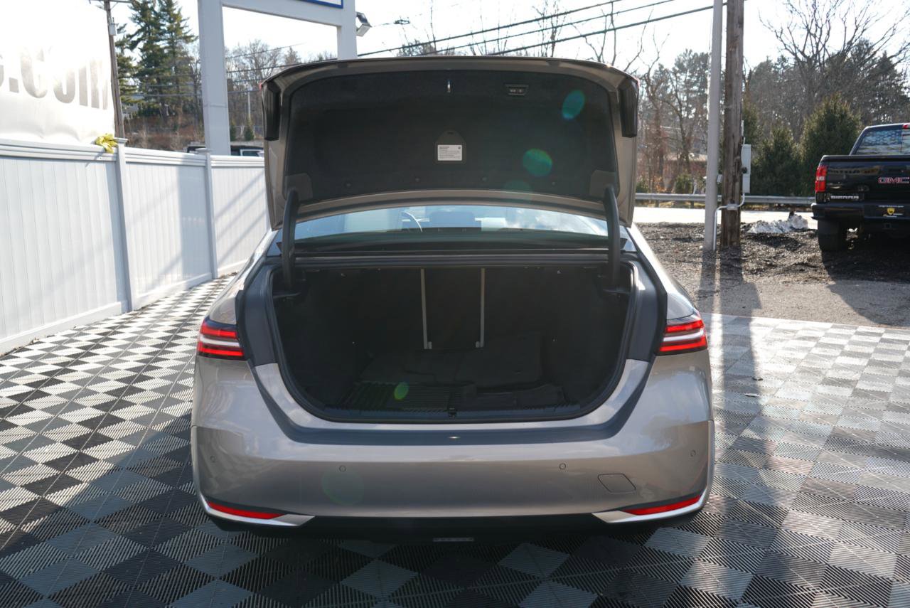 Used 2024 BMW 530i xDrive 530i xDrive Sedan w/ Convenience Package image 48