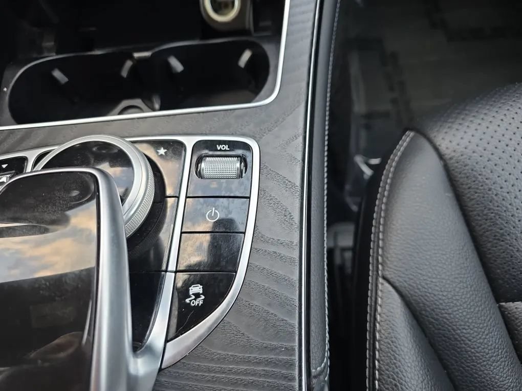 Used 2017 Mercedes-Benz GLC 300 4MATIC image 38